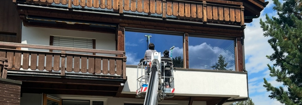 Window and louvre cleaning - for a crystal-clear view & a neat appearance Window and louvre cleaning - for a crystal-clear view & a neat appearance